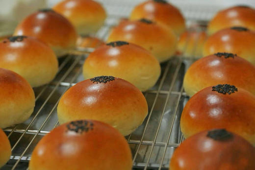 碱水红豆面包，快递易变形 商品图2