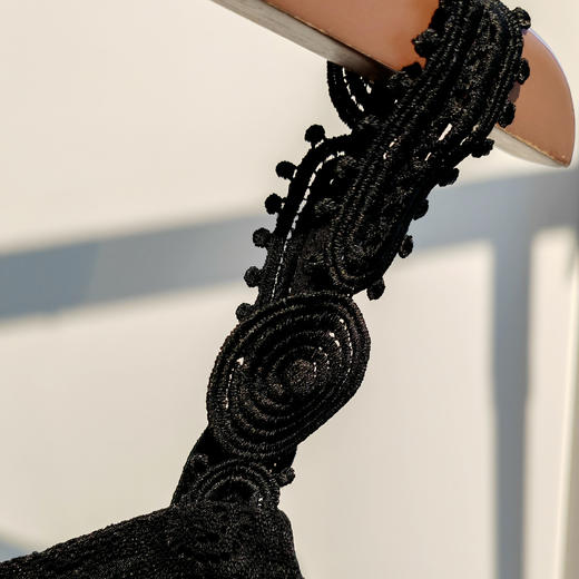 2H6952--黑色蕾丝宽吊带背心-《智慧之光--波 斯艺术》 商品图3