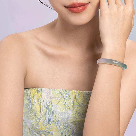 周六福半山半水玉髓手镯浅白绿宽条新中式国风送女友节日礼物 商品图4