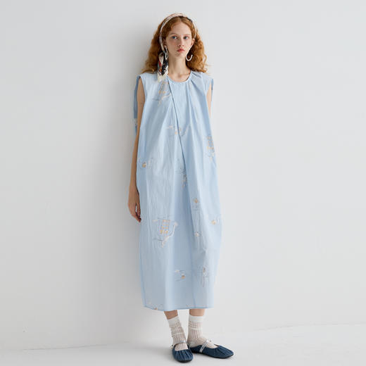 谜底连衣裙无袖女2025夏新品气质度假印花宽松H型中长裙252ML0609 商品图0