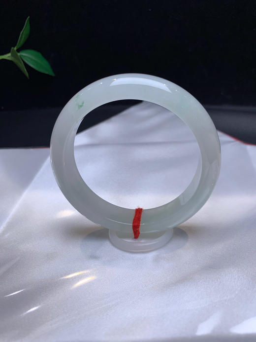 612956，56.2冰底飘花手镯，冰冰润润的，飘一抹淡雅花色，清新干净 商品图3