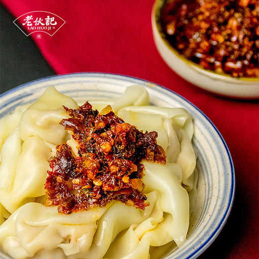 【川派辣椒酱4瓶组合系列】老伙记鲜辣双椒酱 虎皮烧椒酱 香辣牛肉酱 油泼辣子下饭酱拌面酱 四川特产调味酱料 传统手工匠作 正宗四川味道 商品图3