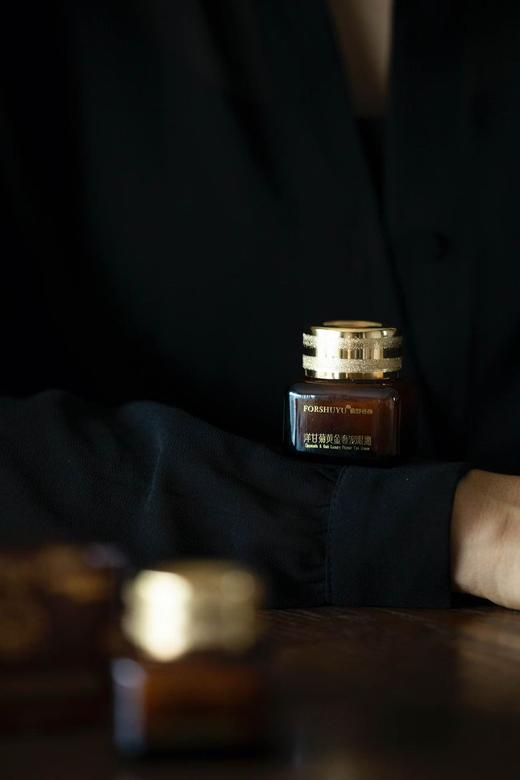 奕虹定制，芳疗师洋甘菊黄金眼霜，无水配方，高奢成本配比，无香精，无硅油，无激素 备案规格15g，首发升级至20g！加量不加价~ 商品图9