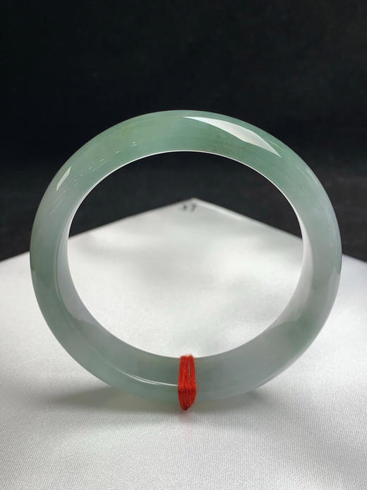 612962，57圈口，糯冰半山水油青正圈平安镯，种老水足，微透手，底子细润 商品图0