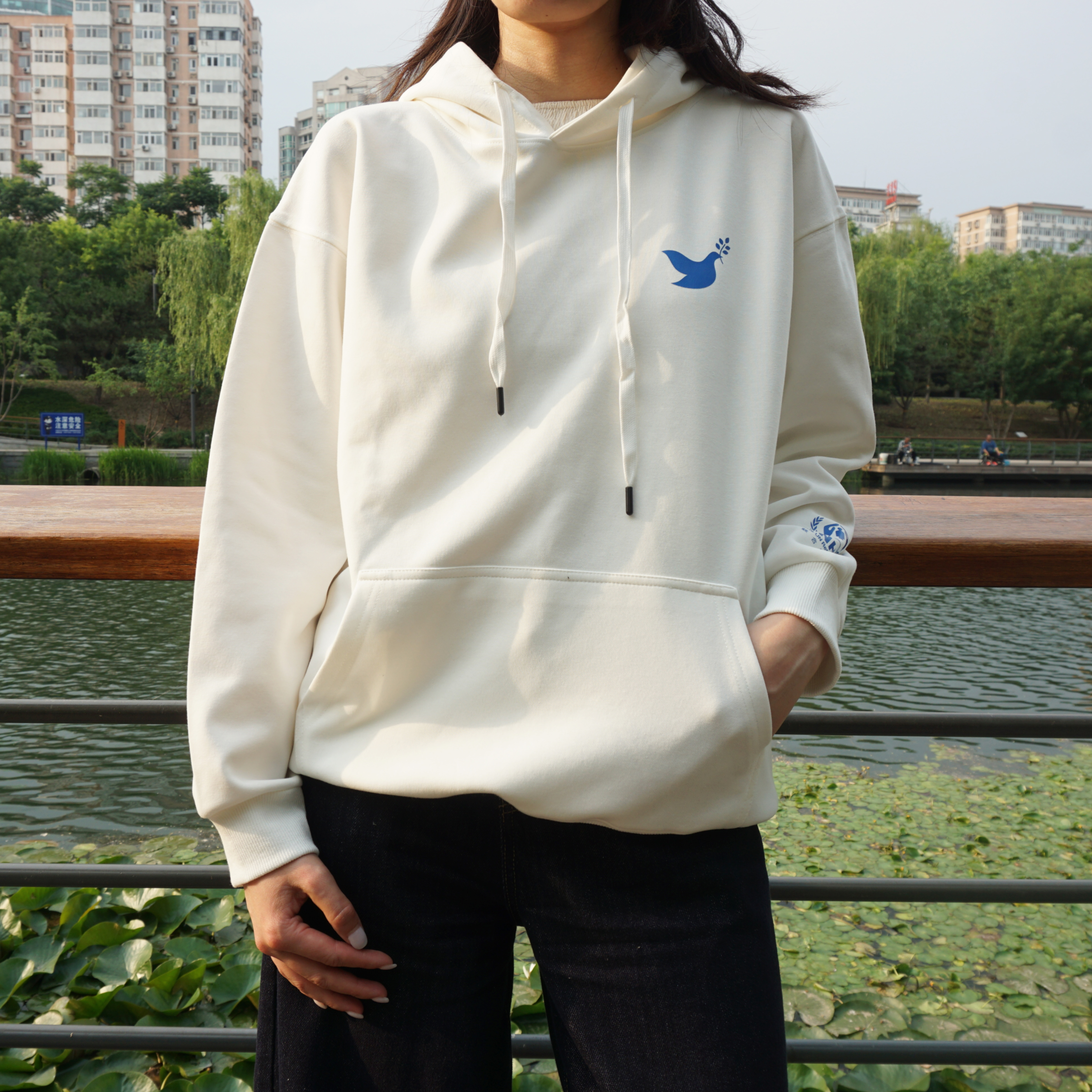 一份心意：“有爱无难”连帽衫