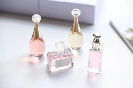 [小滋心选]【活动价 ￥79】迪奥香水银色礼盒Q版四件套抽屉盒 生产日期：2025-01 （要礼袋需要备注） 商品图4