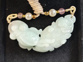 翡翠锦鲤 款式二（尺寸5.8X2.5cm）