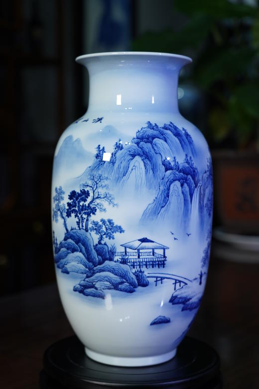 青花溪山泉韵赏瓶 商品图0