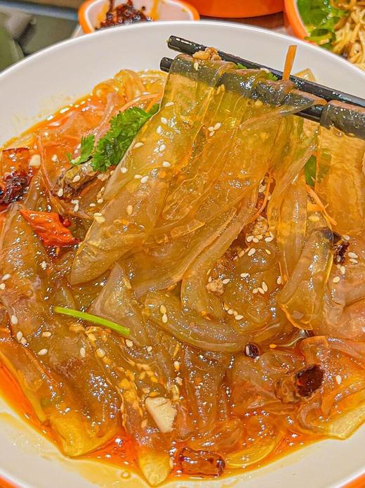 💰9.9秒杀7袋【东北水晶大拉皮】🆘救命！这大拉皮会💥蹦迪！🌟 更是懂拿捏味蕾的！滑溜溜的像在舌尖跳芭蕾，麻酱一拌香到邻居来敲门！ 商品图9