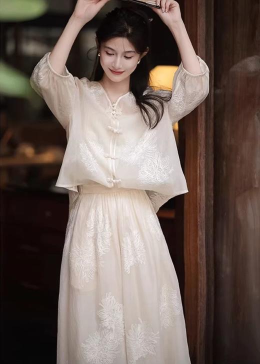 【下单后3-7天发货】ORIGNAL&CO 重工国风杏色大花刺绣套装 商品图6