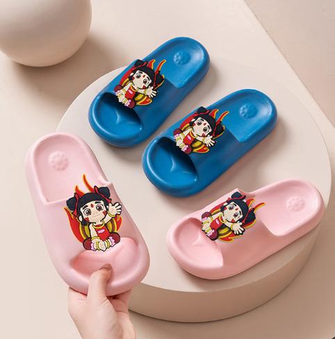 39.9元任选2双，单拍不发！【儿童凉鞋丨卡通儿童拖鞋系列】选用EVA材质，轻盈柔软，内鞋防滑纹理不打滑，透气孔洞疏水速干，鞋内空间大不挤脚，加入可爱卡通元素，一鞋两穿多色可选 商品图2