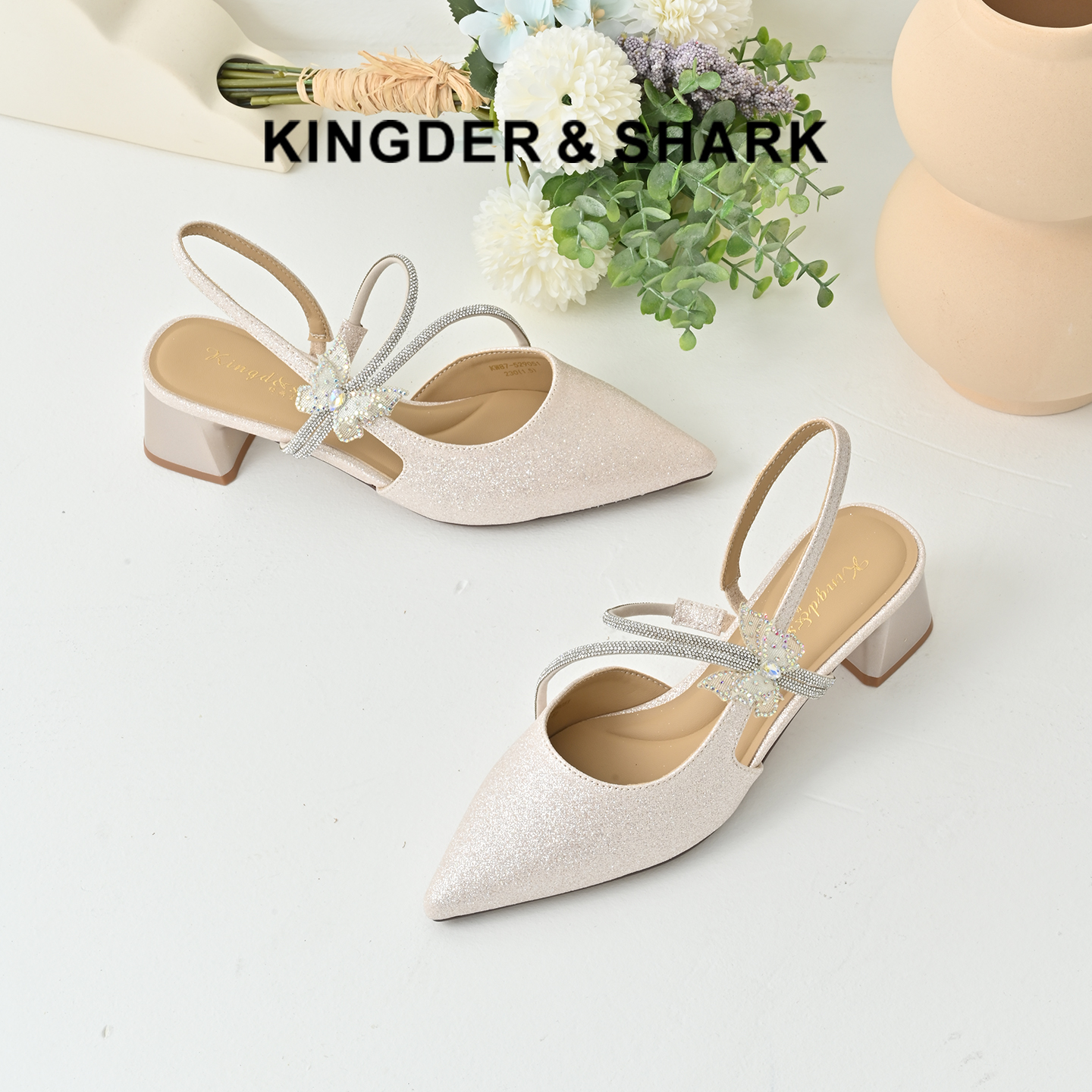 经典鲨2025年夏季款优雅尖头仙女风甜美蝴蝶装饰粗跟凉鞋女KW87-529051