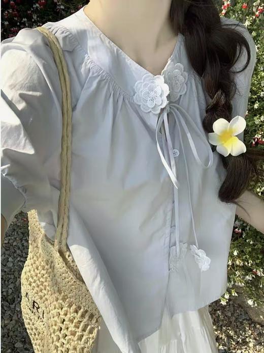 8.3秒杀（微脏）～系带花朵。夏季温柔风立体花朵宽松薄棉短袖小衫-喜出 商品图2