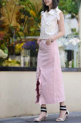 TYNVIE 粉色牛仔毛边腰带荷叶边前开衩半身裙