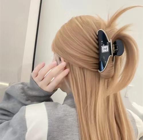 香奈儿亚克力鲨鱼夹（XTY） 商品图1