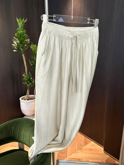 高腰阔腿版型 清凉宽松长裤 柔软舒适 垂顺有型 透气丝滑 轻薄不闷汗 商品图3