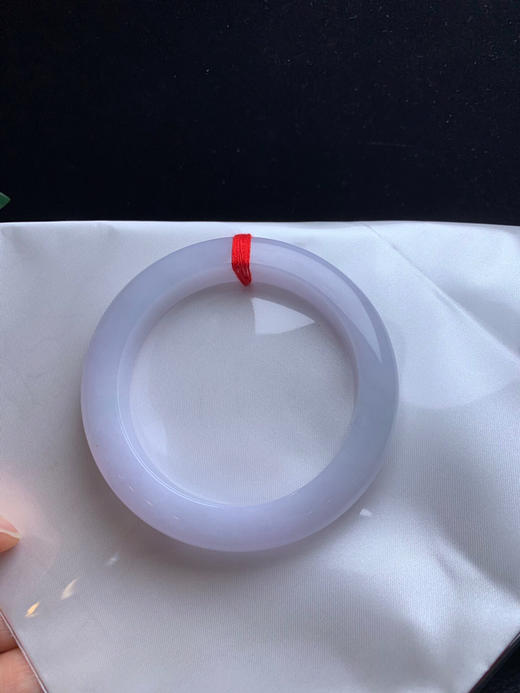 612964，58.5淡紫底手镯 。整体带紫底，粉粉嫩嫩的，干净清爽 商品图2