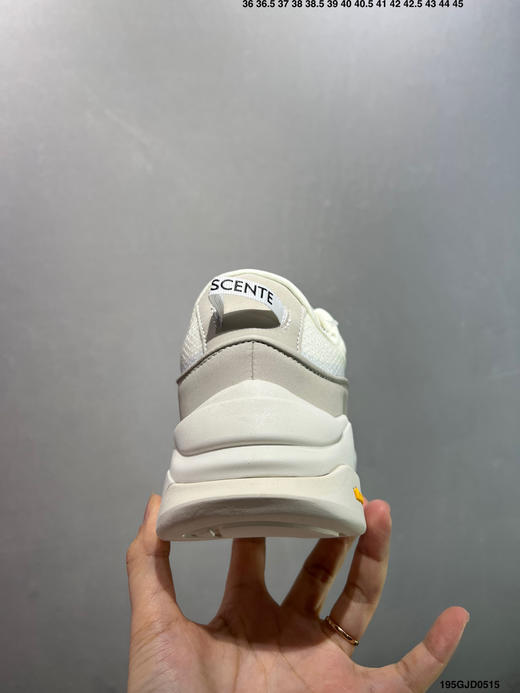 点此购买 迪桑特夏季男女款轻薄透气款都市通勤多功能户外缓震运动鞋 98 318740 商品图5