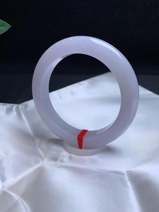 612964，58.5淡紫底手镯 。整体带紫底，粉粉嫩嫩的，干净清爽 商品图1