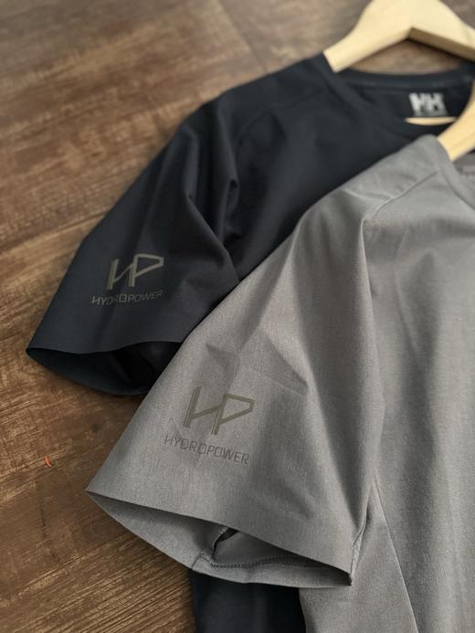 点此购买 海里汉森夏季男士HP防晒速干透气立体版型圆领短袖T恤 LL 318820 商品图11