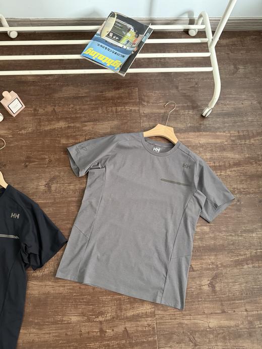 点此购买 海里汉森夏季男士HP防晒速干透气立体版型圆领短袖T恤 LL 318820 商品图3