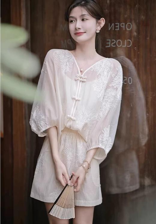 【下单后3-7天发货】ORIGNAL&CO 重工国风杏色大花刺绣套装 商品图4