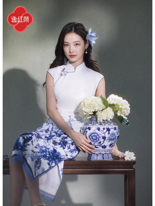 逸红颜明月优选#​​青花瓷雪纺旗袍「卿影」裙摆上画着会动的青花瓷纹样，满满书卷气！ 商品图5
