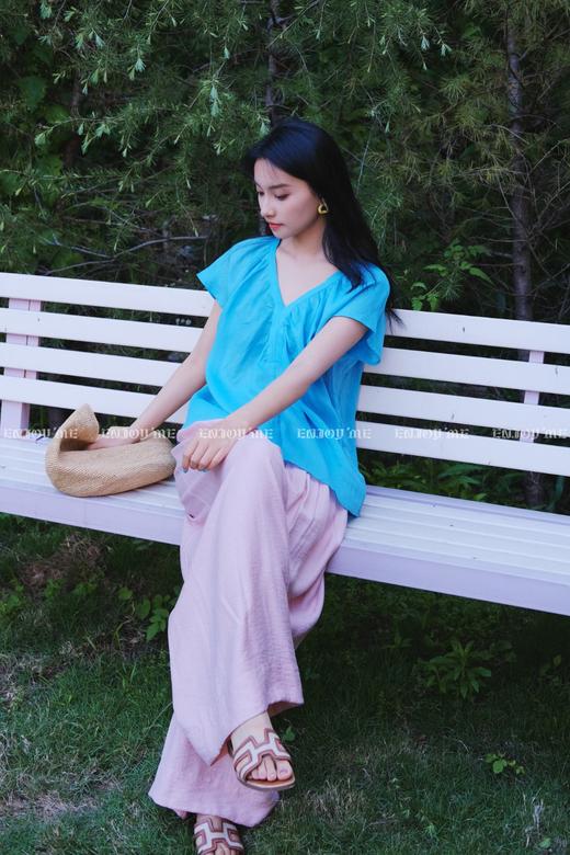 【门店同款】ENJOY夏季“后花园”V领褶皱上衣 162499334 商品图3