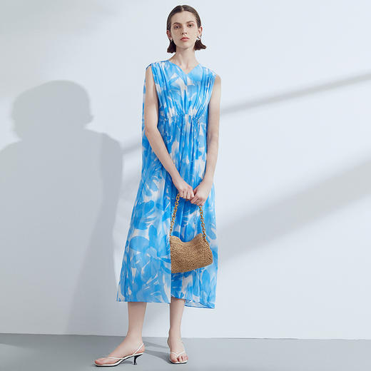 EITIE爱特爱夏季新款显瘦高腰百褶垂坠无袖印花连衣裙7807565 商品图2