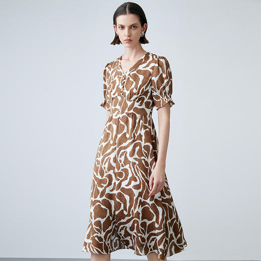 EITIE爱特爱夏季新款V领收腰泡泡袖印花显瘦连衣裙7807544 商品图3