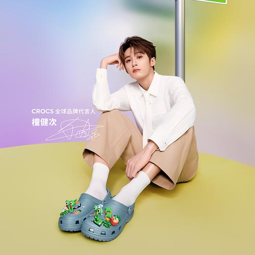 【檀健次同款 下单即赠6枚智必星】Crocs卡骆驰经典洞洞鞋 沙滩鞋包头拖鞋  男女同款 商品图1