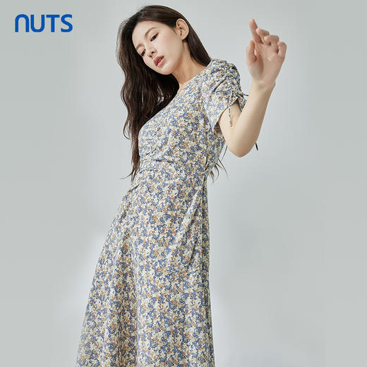 NUTS夏季新品V领碎花时尚优雅气质显瘦短袖连衣裙326101403B 商品图3