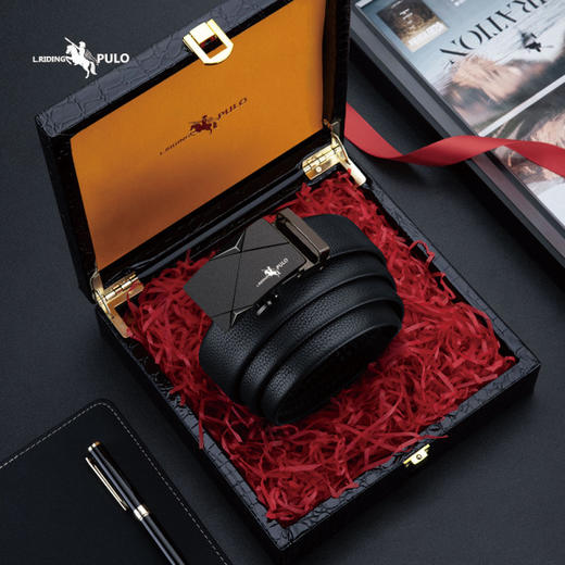 【实木礼盒❗轻奢男士皮带】精选优质牛皮材质，触感柔软细腻，扣头设计简洁利落，自动扣赠礼盒送男友老公爸爸父亲节礼物QQ 商品图1