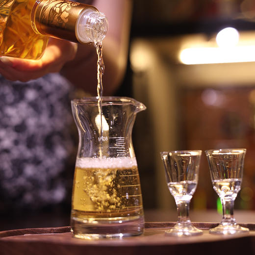 热卖中！！【CCTV霸屏 五粮液总厂酒】五粮液黄金酒52度人参枸杞酒（金标） 480ml*2瓶配1个礼袋 商品图8