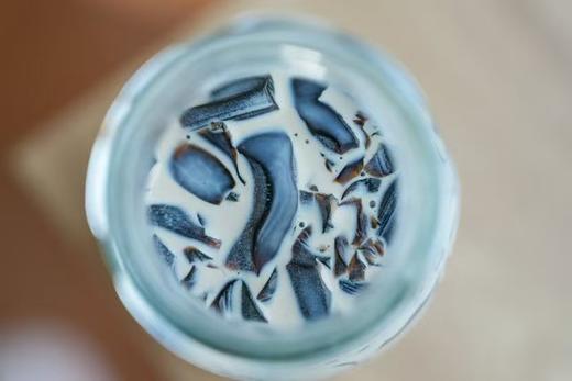 【龟苓膏 160g*6瓶装/箱】药食同源真龟苓膏 老龟加7味名药材 低糖不苦 搭配赠送的奶油球 小朋友都抢着吃 商品图2