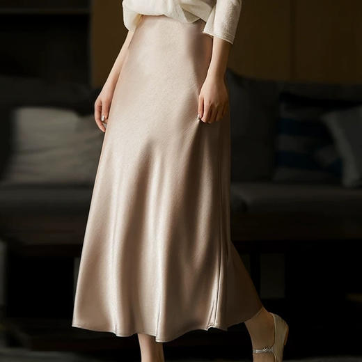 ORIGNAL&CO  |  45度斜裁肌理缎面开衩半身裙 商品图7