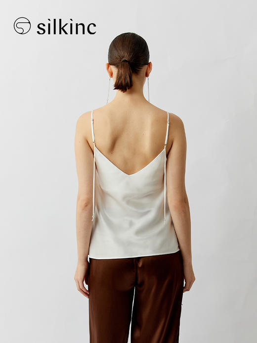 丝所｜S23C001 水晶斜裁V领吊带背心［ 黑 / 白 ] 商品图7
