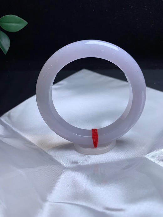 612964，58.5淡紫底手镯 。整体带紫底，粉粉嫩嫩的，干净清爽 商品图3