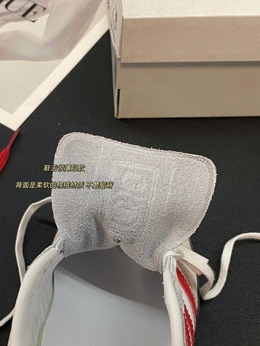 点此购买 Hello Kitty×阿迪50周年限定联名款女士德训鞋 98 318775 商品图9