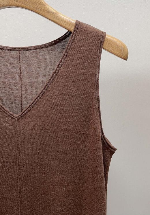 初九上新 开门红秒杀‼️小禾 真丝亚麻混纺 亲肤舒爽透气 摩卡慕斯 V领无袖 针织直身连衣裙 商品图13