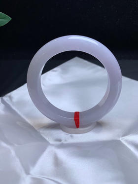 612964，58.5淡紫底手镯 。整体带紫底，粉粉嫩嫩的，干净清爽