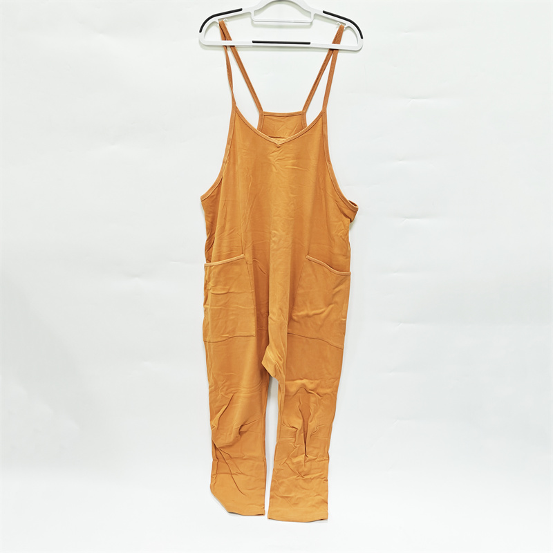 BASICS BEYOND吊带连体裤49元