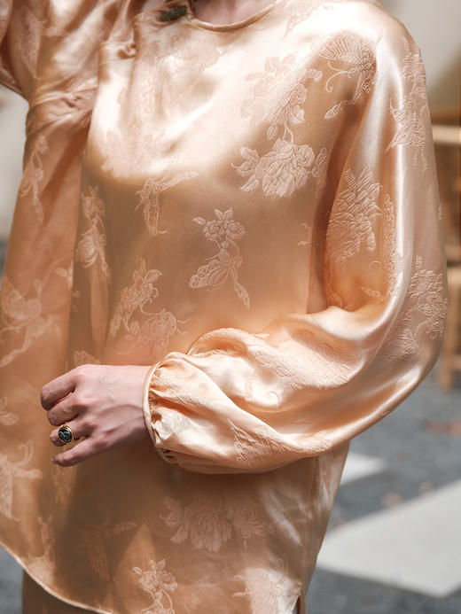 盛唐牡丹 |香槟色蝶恋花冠乐绉斜襟女上衣 商品图4