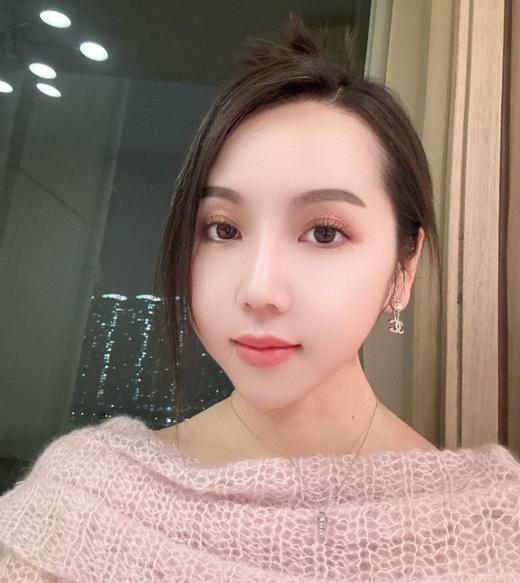 香奈儿 25P最新系列 小蓝/小粉爱心吊c耳钉（XJ） 商品图6