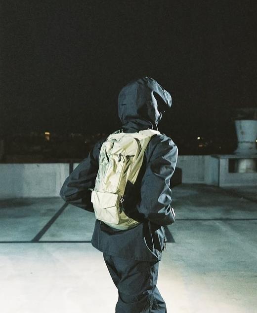 MM6 X Salomon 联名款户外运动背包机能健身跑步双肩包 Z-15376 商品图8