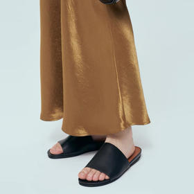 Julia Heuer 解放双脚的全牛皮一字拖