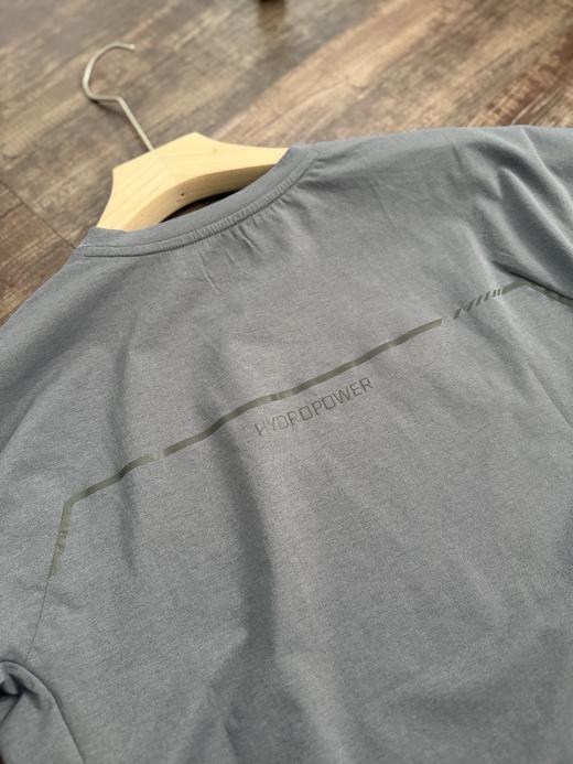 点此购买 海里汉森夏季男士HP防晒速干透气立体版型圆领短袖T恤 LL 318820 商品图13