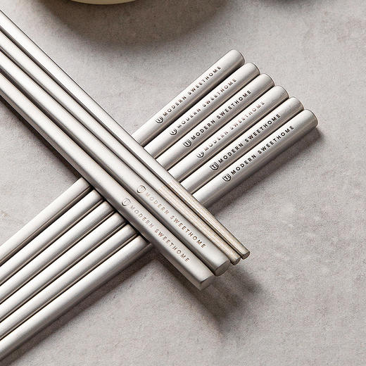 摩登主妇不锈钢钛合金筷子家用高档抗菌防霉轻奢高级感食品级筷子 商品图0