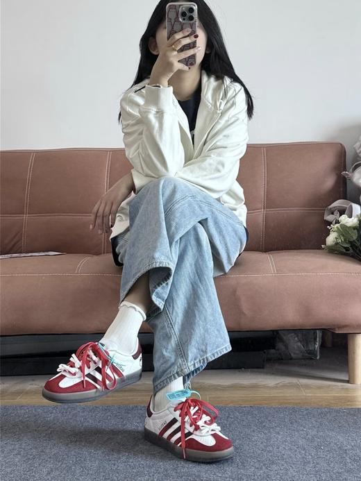 点此购买 Hello Kitty×阿迪50周年限定联名款女士德训鞋 98 318775 商品图6