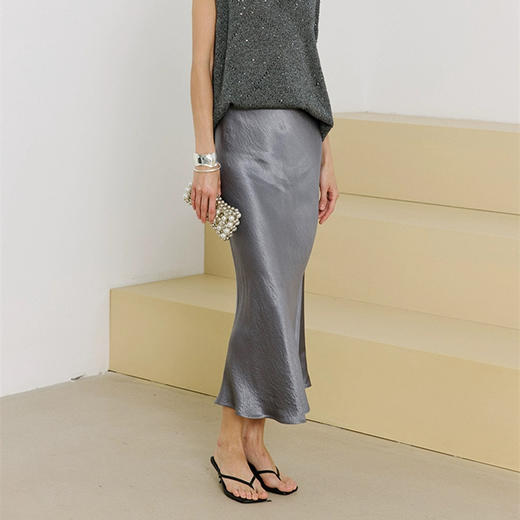 ORIGNAL&CO  |  45度斜裁肌理缎面开衩半身裙 商品图6